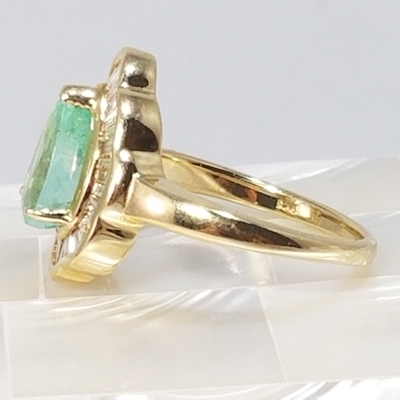 Genuine 14kt Columbian Emerald & Dia Ring  Sz 7 - Picture 2 of 8